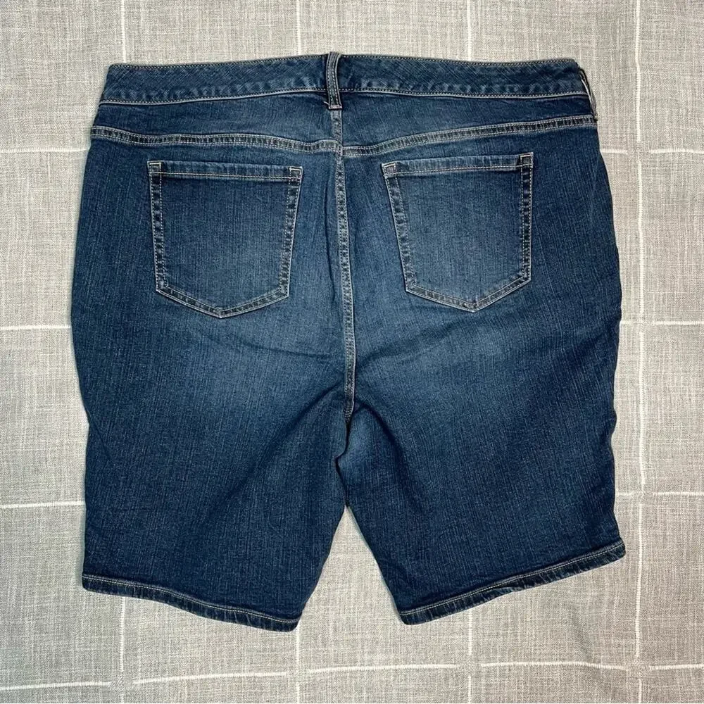 Torrid‎ 16 Bermuda Boyfriend Short Disney Villains Ursula Black Flotsam Jetsam